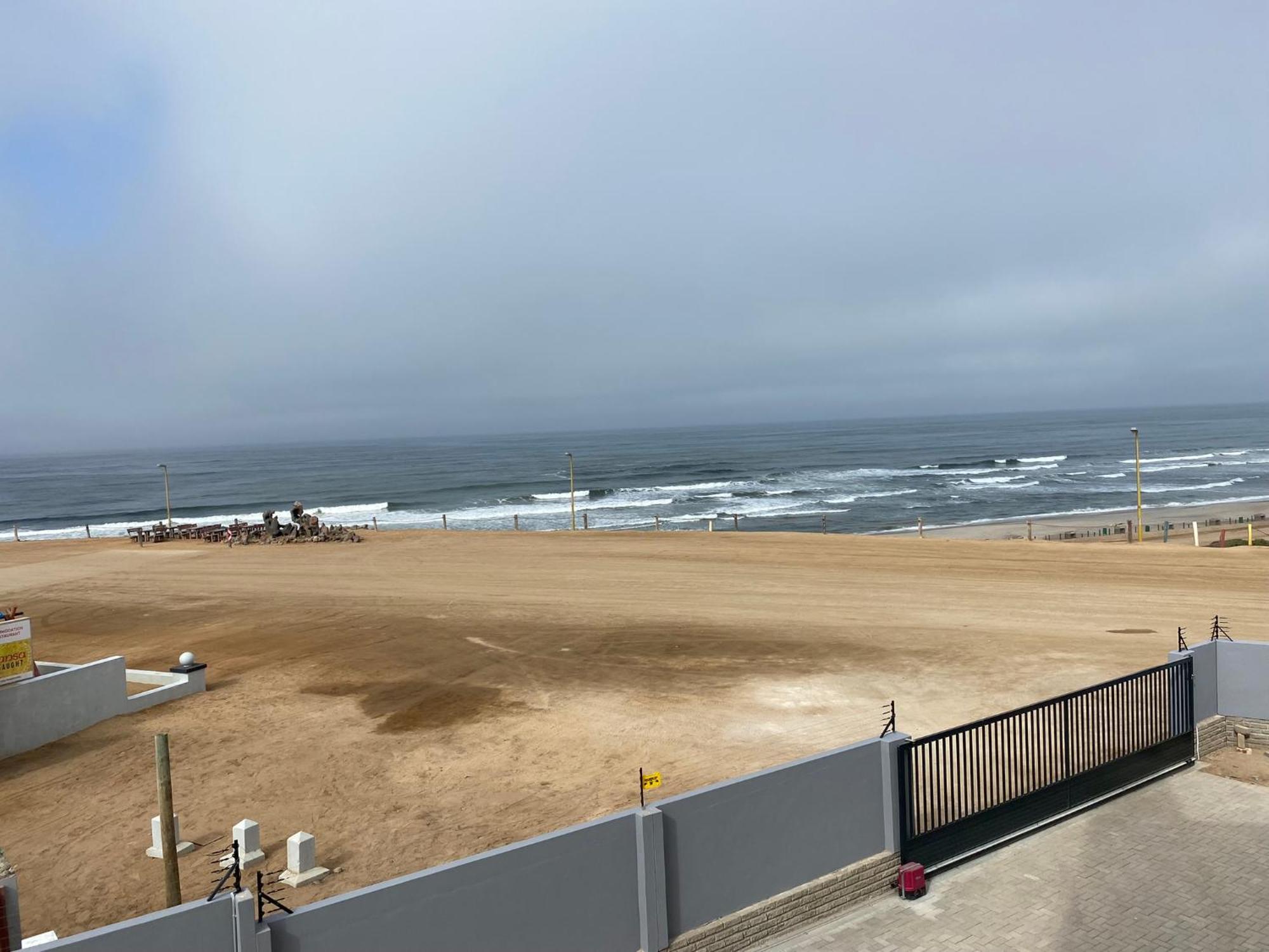 Diestrandwolf Sea View Self Catering Henties Bay Bagian luar foto